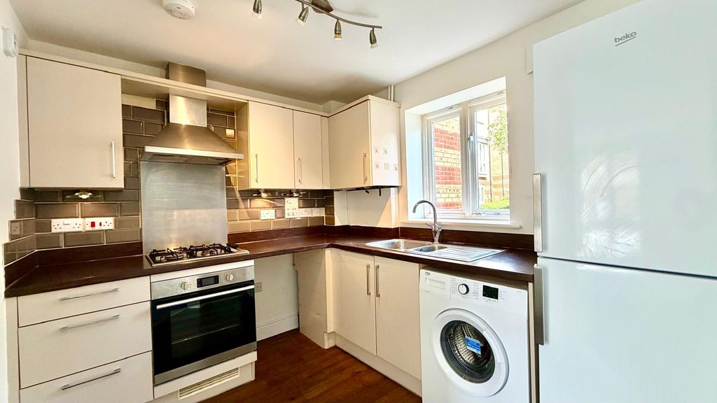Property photo 2 of 23