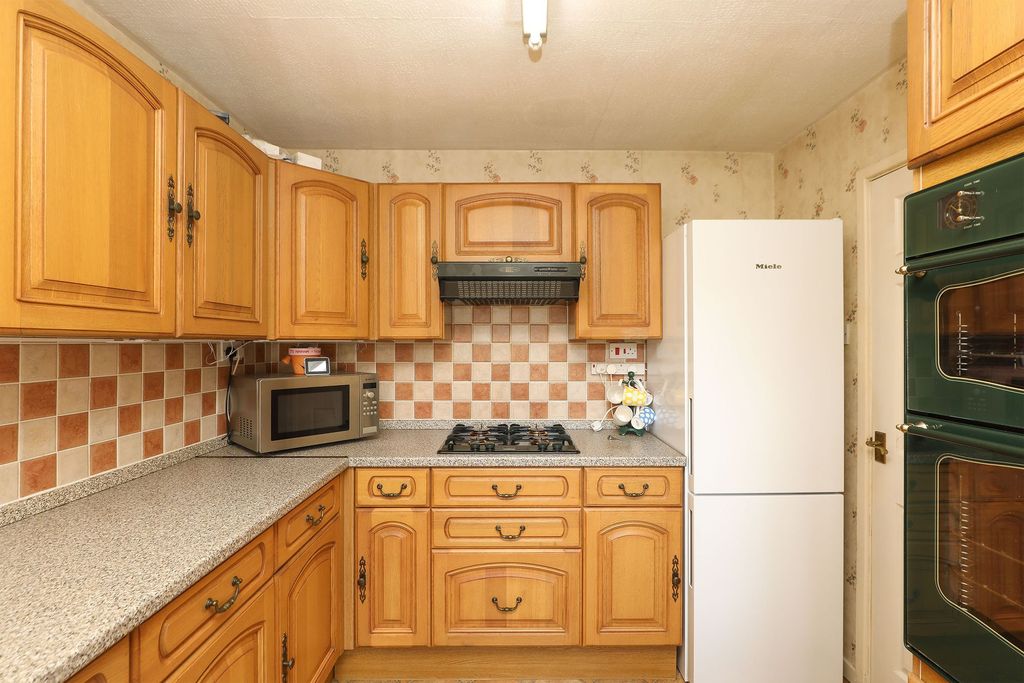 Property photo 3 of 18