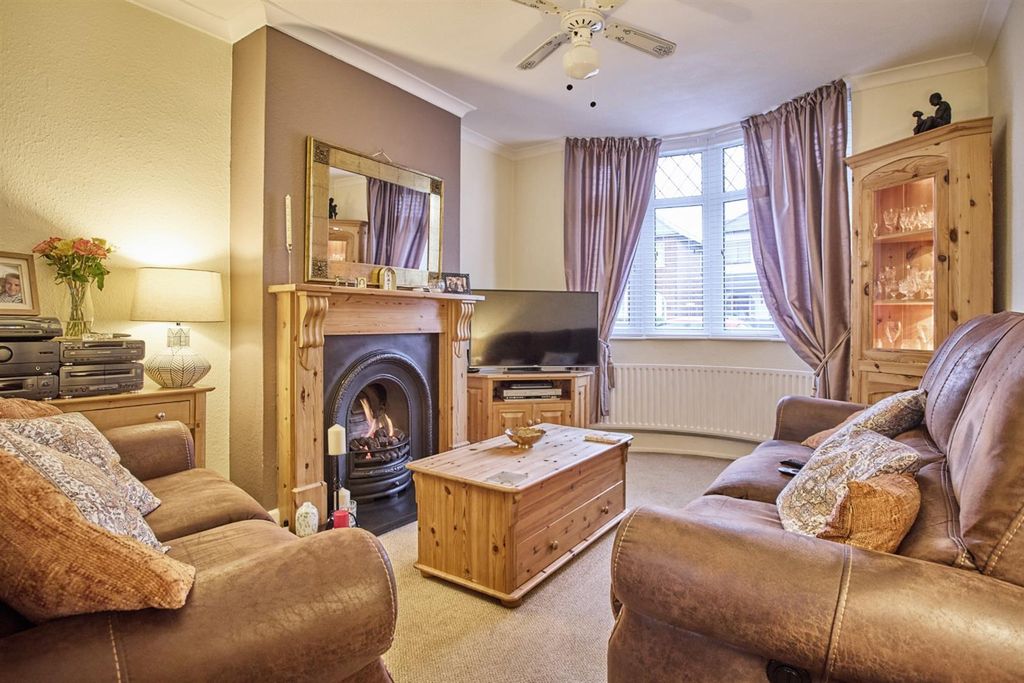 Property photo 2 of 14 Lounge Area