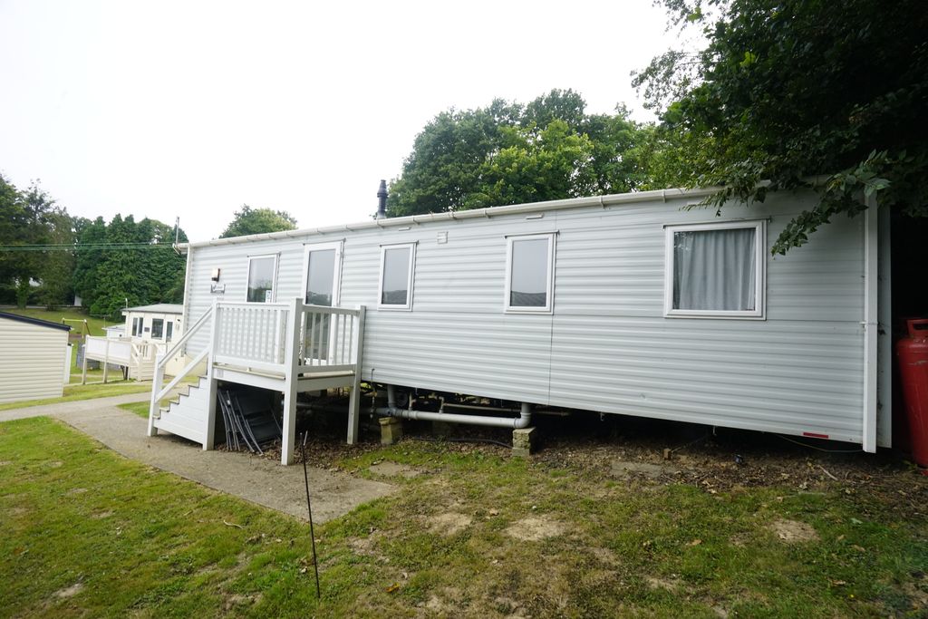 Property photo 2 of 22 Side