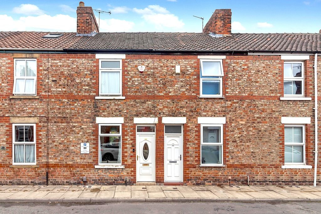 Property photo 1 of 15 Diamond Street - Front