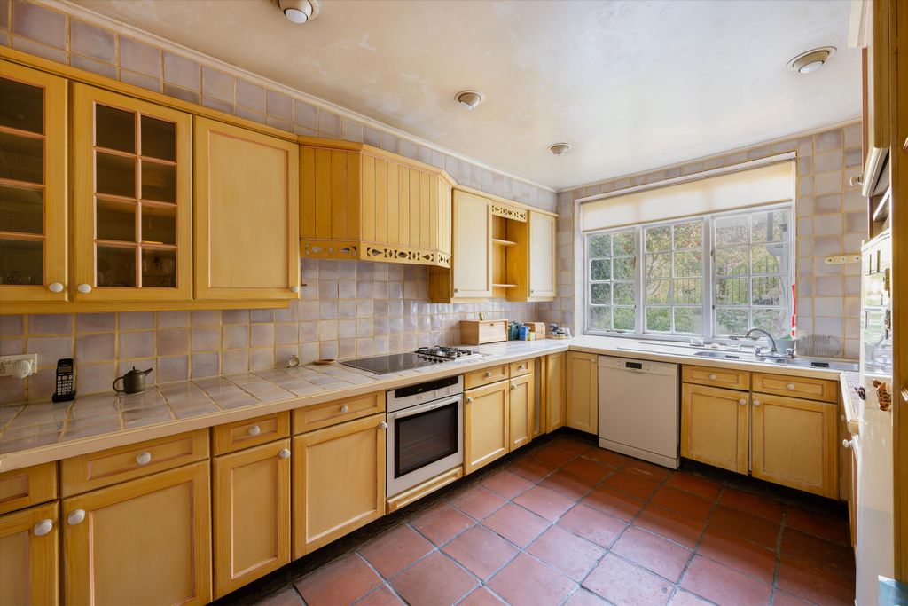 Property photo 2 of 14 Image