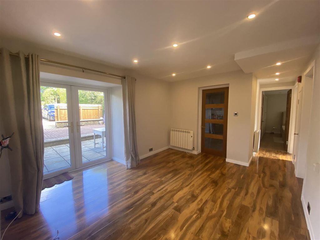 Property photo 2 of 10 Living Room