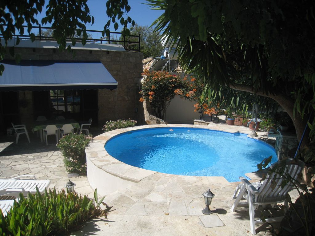 Property photo 2 of 23