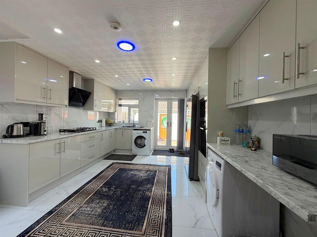 Property photo 2 of 15 Kitchen