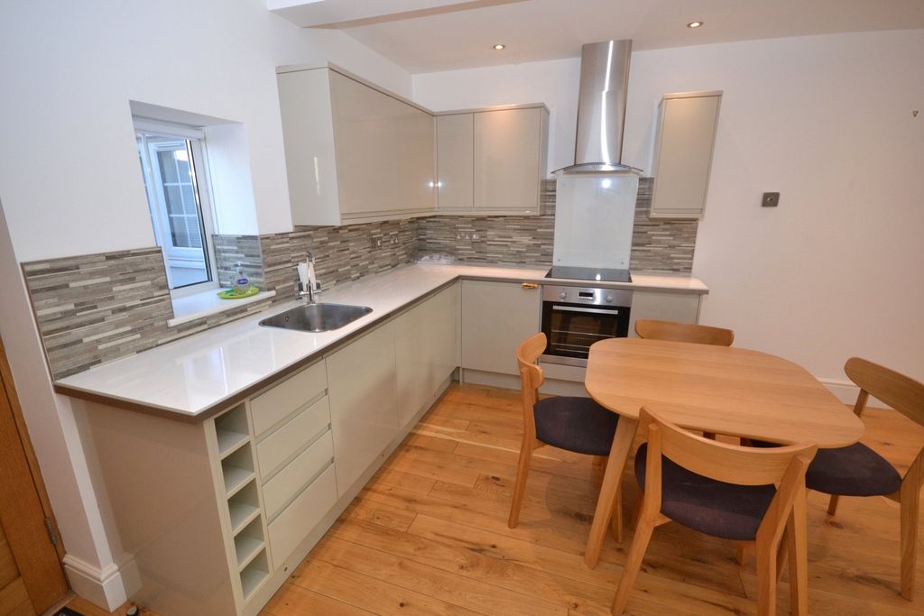 Property photo 2 of 8 Kitchen /Dining Area