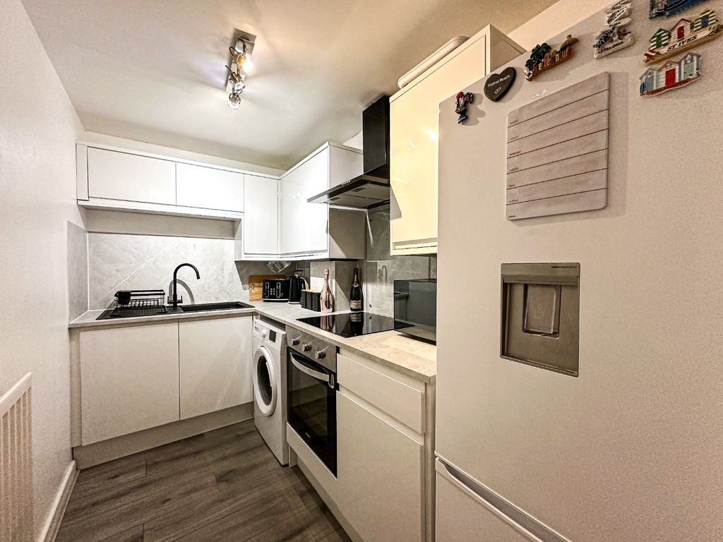 Property photo 2 of 13 4705835