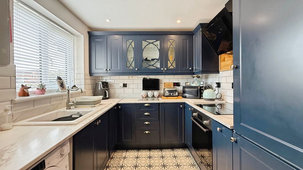 Property photo 3 of 15 Kitchen