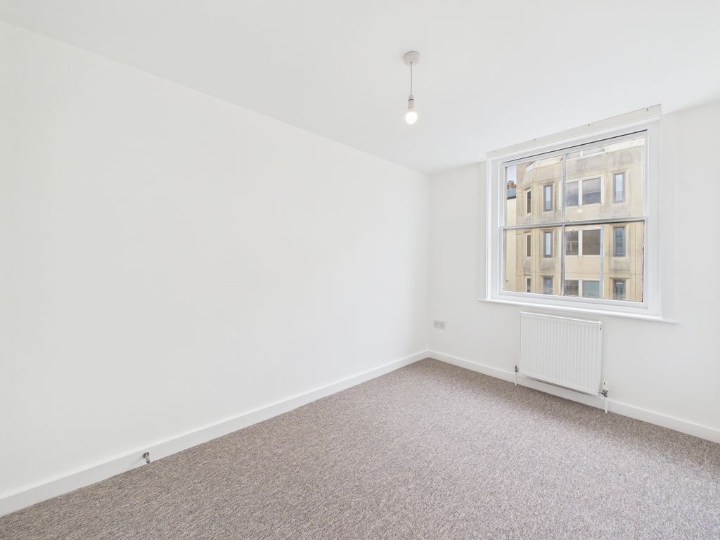 Property photo 3 of 7 Cam04693G0-Pr0100-Still009