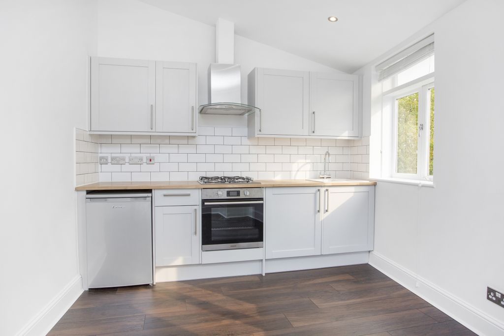 Property photo 2 of 7 E8 Brooke Lodge _...