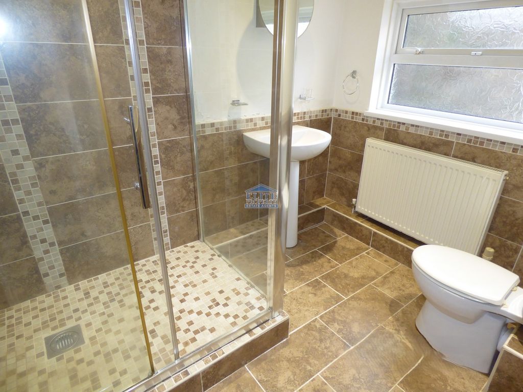 Property photo 3 of 14 Bathroom