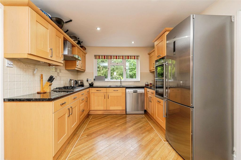 Property photo 2 of 32 Picture No. 27