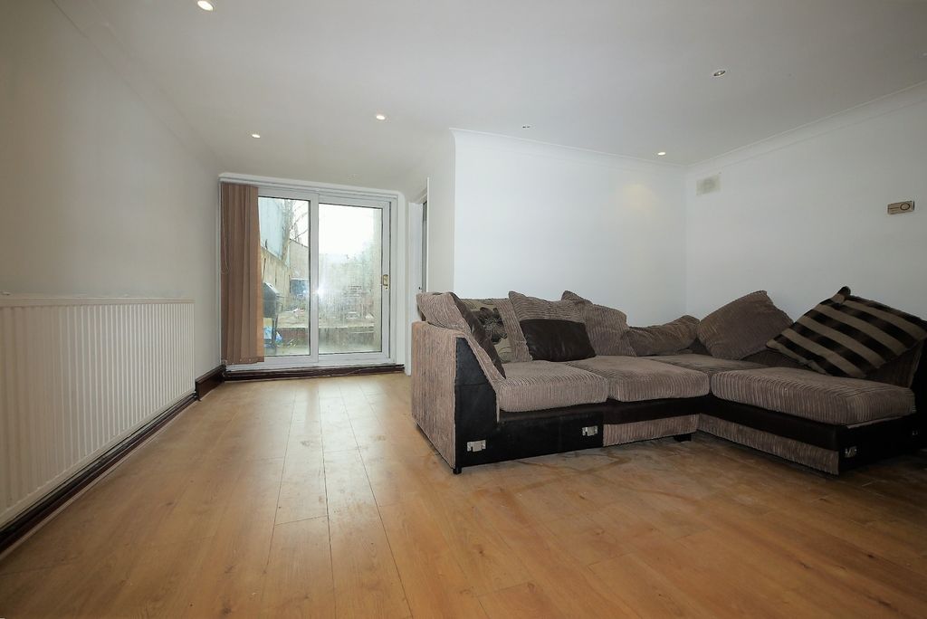 Property photo 2 of 7 5175391