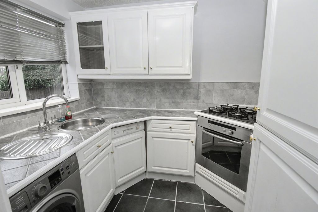 Property photo 3 of 13 Kitchen