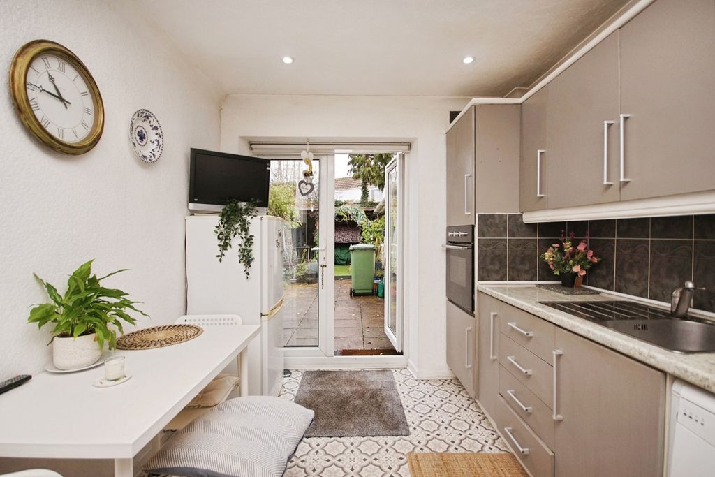 Property photo 2 of 18 Kitchen