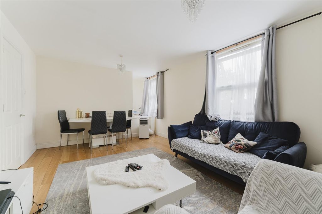 Property photo 2 of 9 47B Greenford Avenue Recp.Jpg