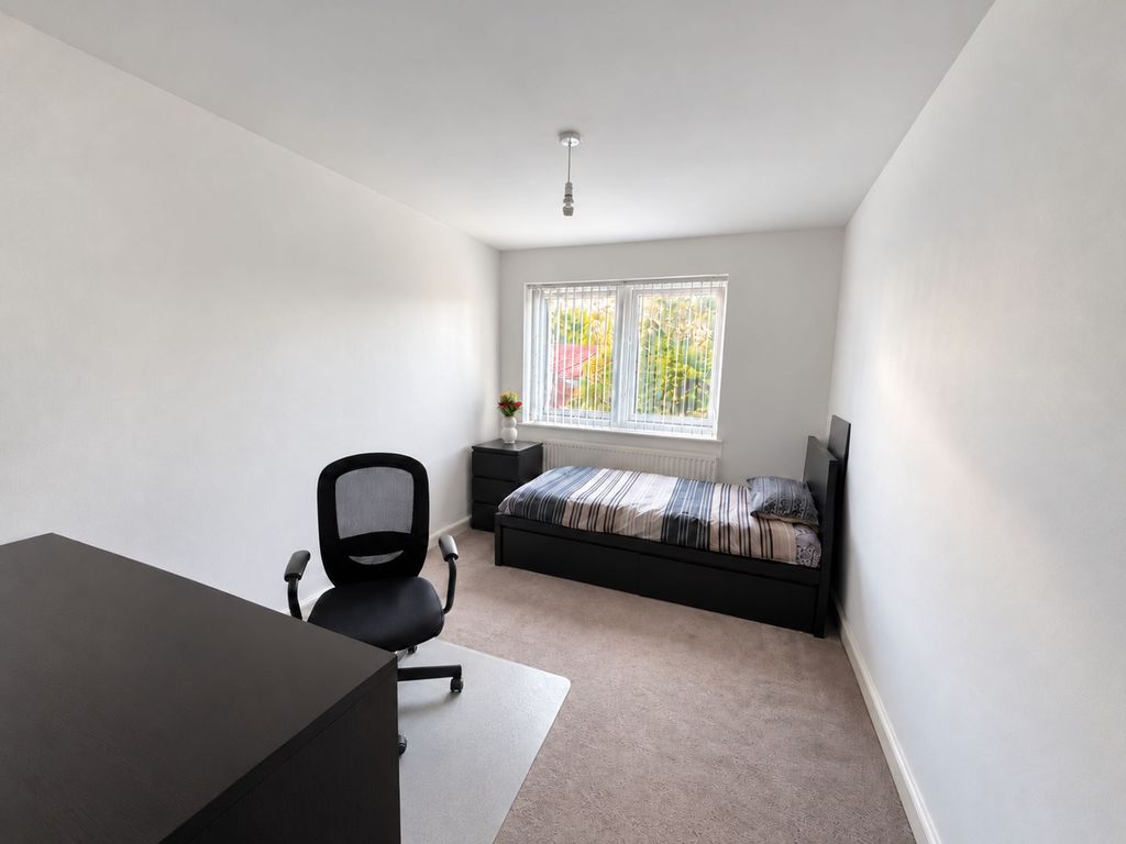 Property photo 3 of 8 42 Brennan House E10
