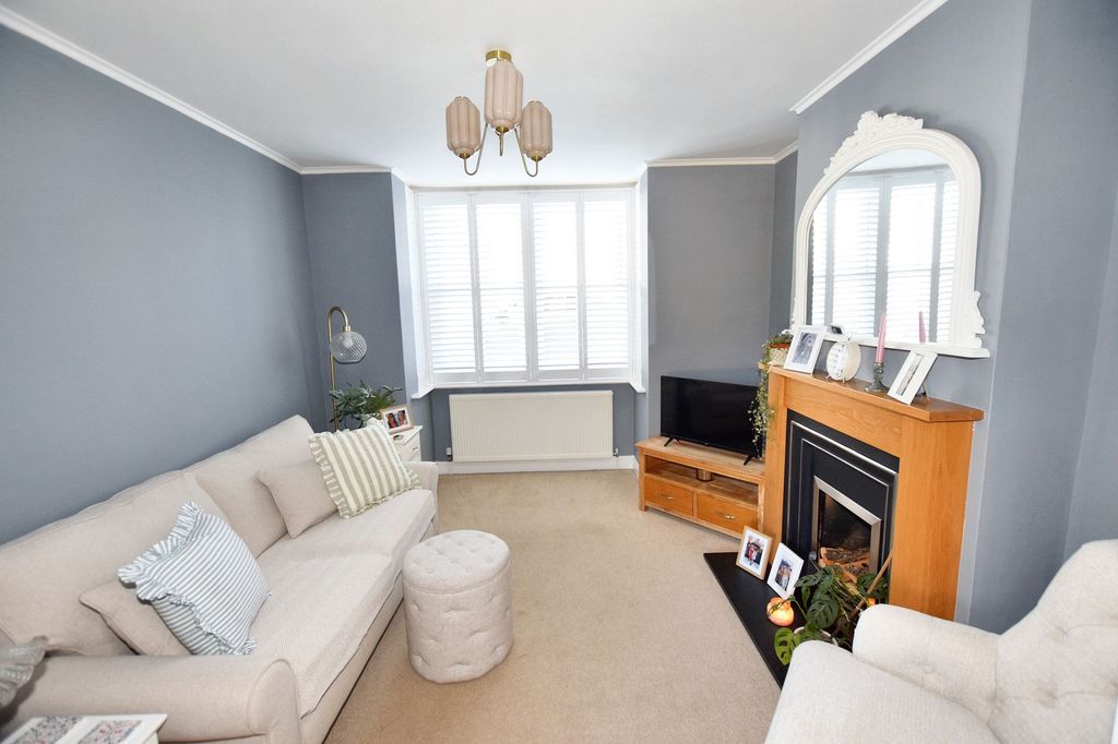 Property photo 2 of 14 Living Room