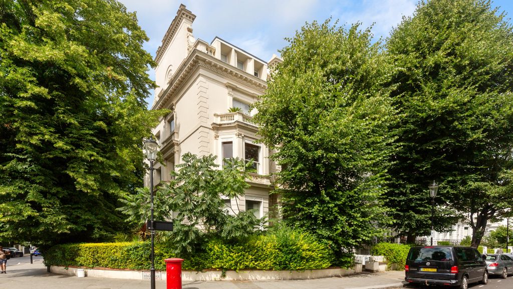 Property photo 1 of 12 Flat 4, 35 Pembridge Square, Notting Hill, London, W2 4Dt