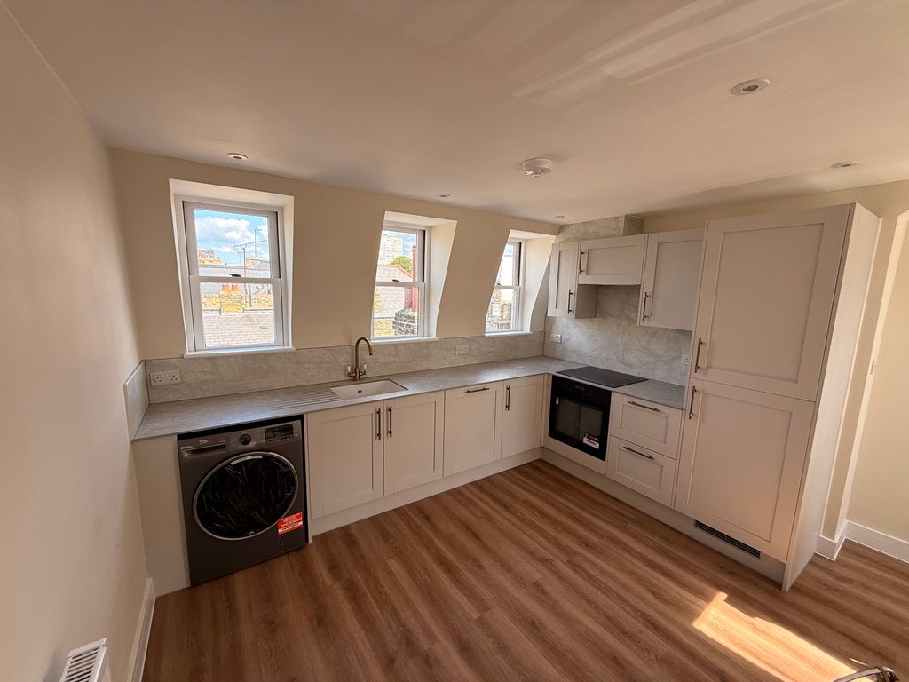 Property photo 2 of 36