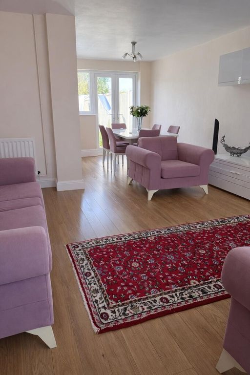 Property photo 1 of 7 Living Room