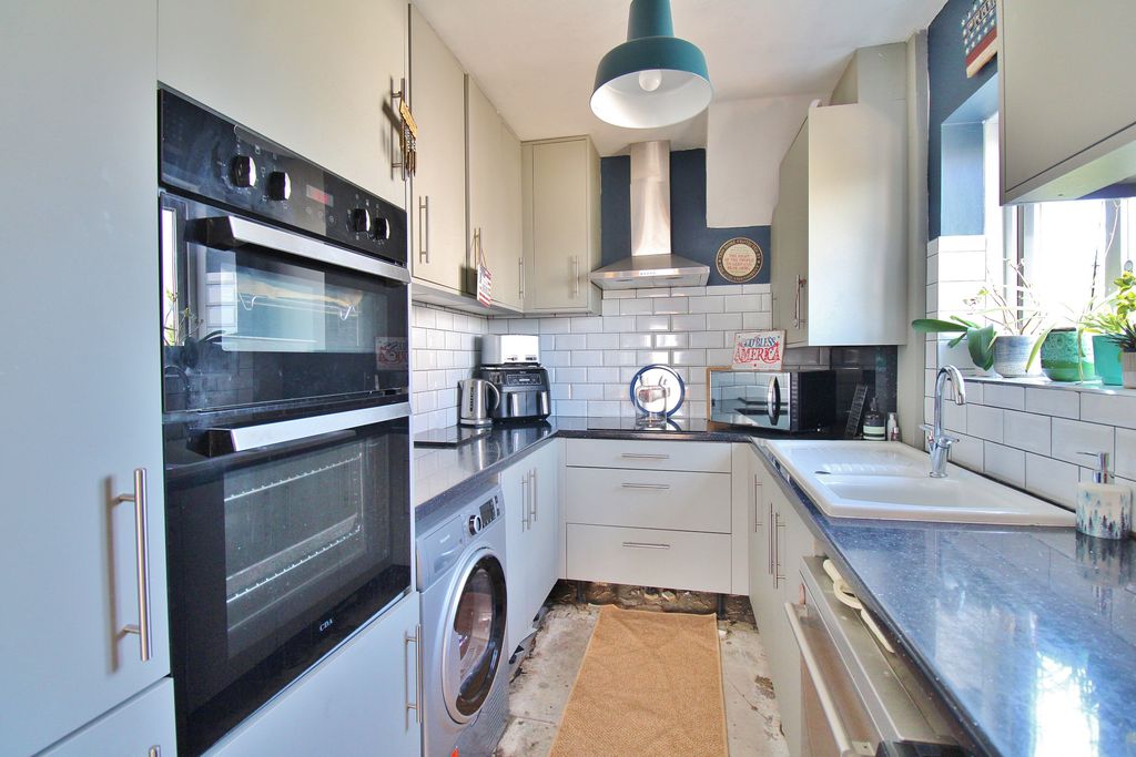 Property photo 2 of 26