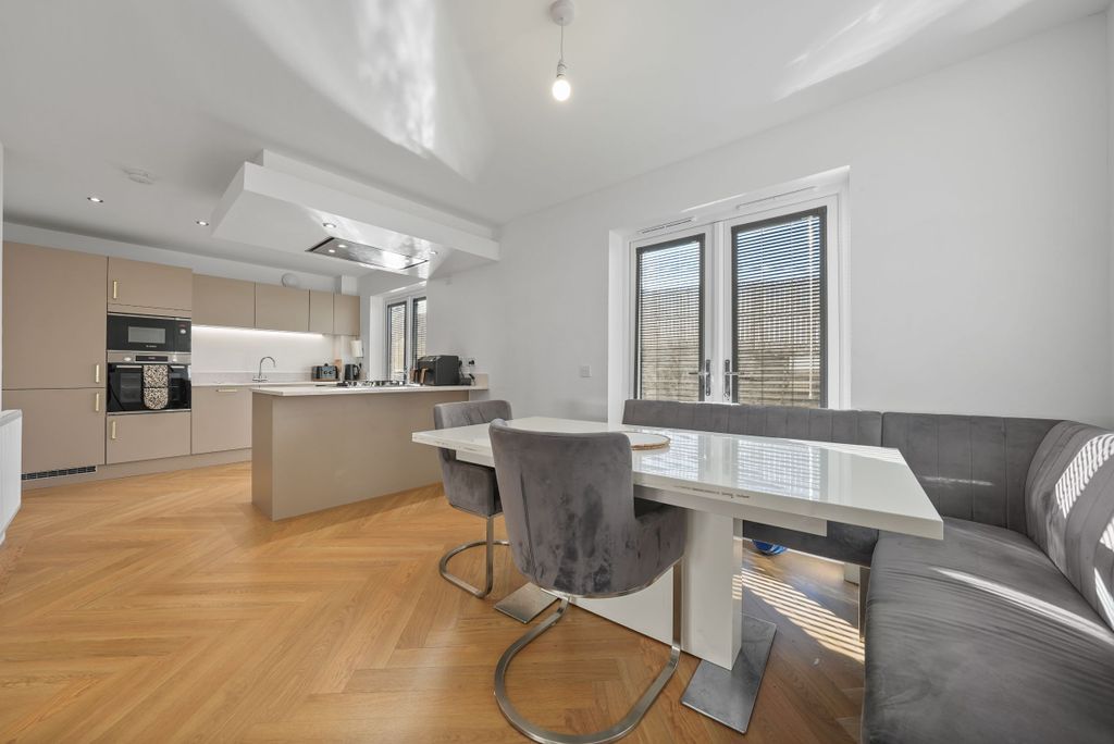 Property photo 3 of 33