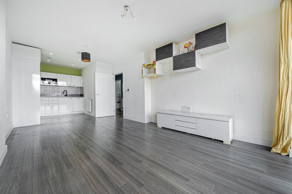 Property photo 3 of 18 Picture 3