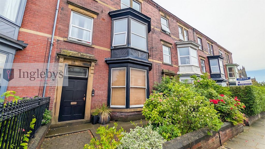 Property photo 1 of 15 Flat 2, 17 Windsor Road.Jpg