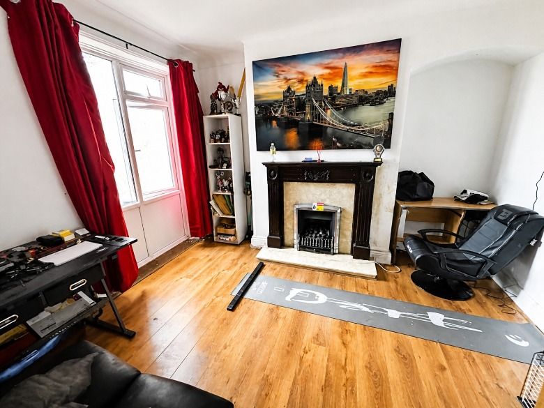 Property photo 3 of 9 Img 9204