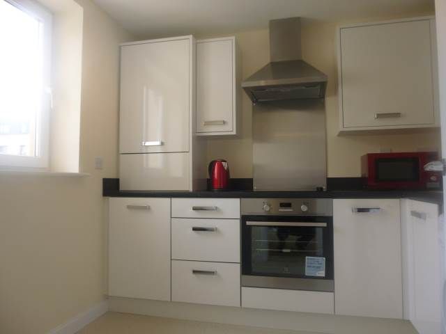 Property photo 3 of 8 Kitchen