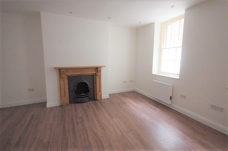 Property photo 3 of 8 F1 20 Berk Lounge 6.Jpg