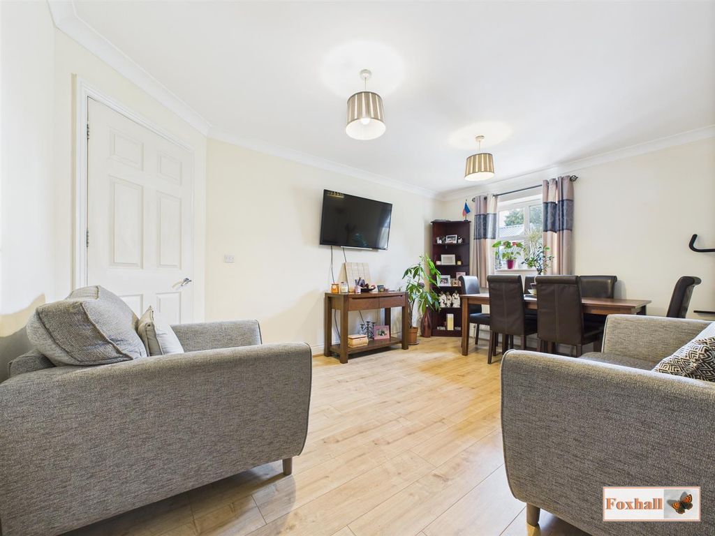 Property photo 2 of 19 Lounge