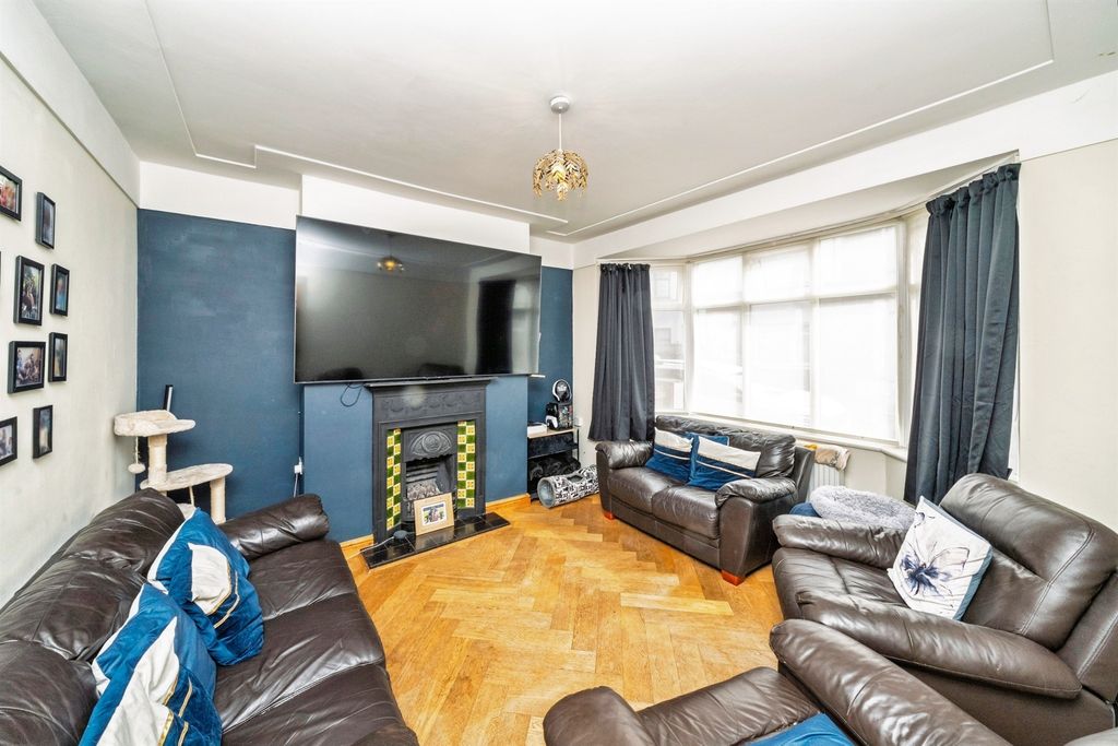 Property photo 3 of 25