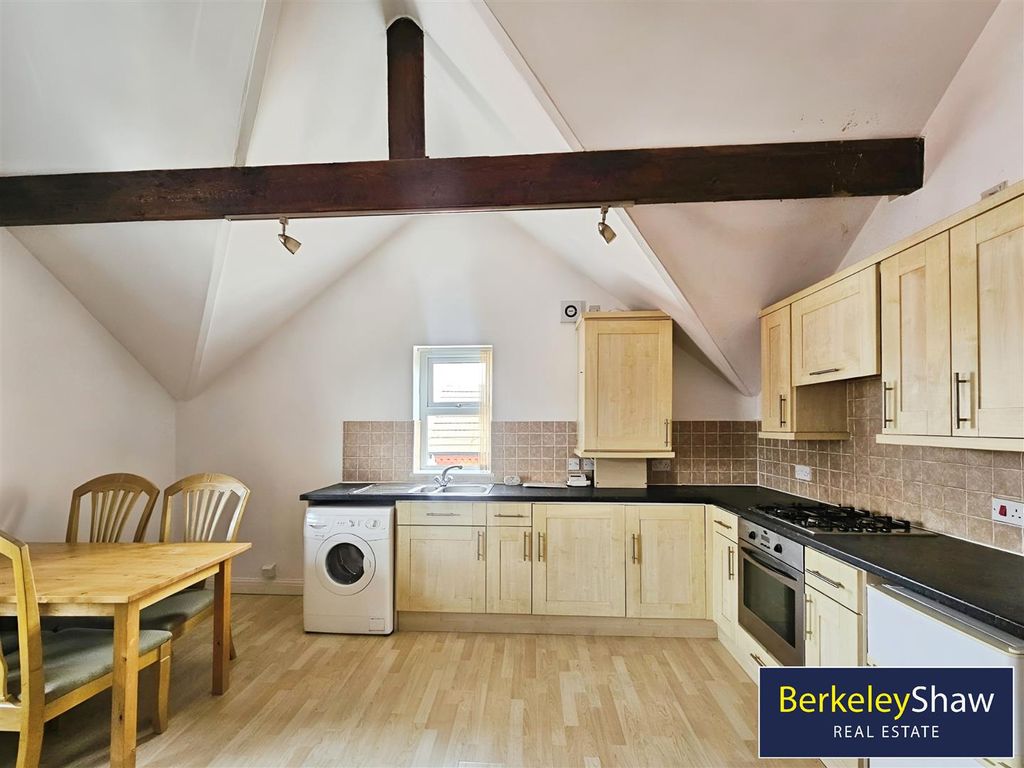 Property photo 2 of 6 Kitchen
