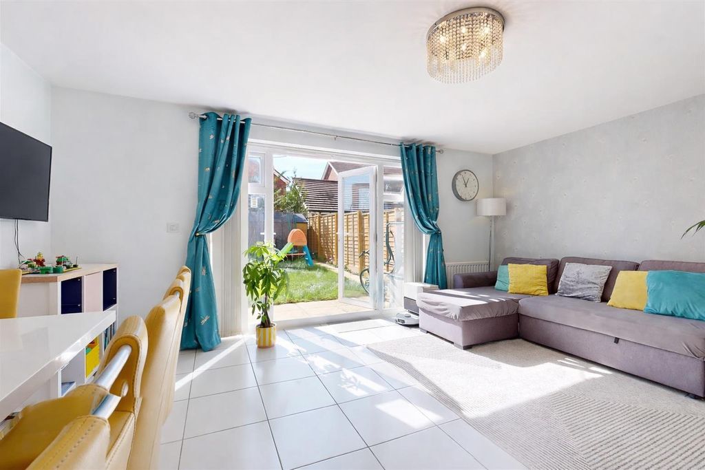 Property photo 2 of 21 Bfb8042B-4Ef1-4A36-9E78-10F667C1Ecf3.Png