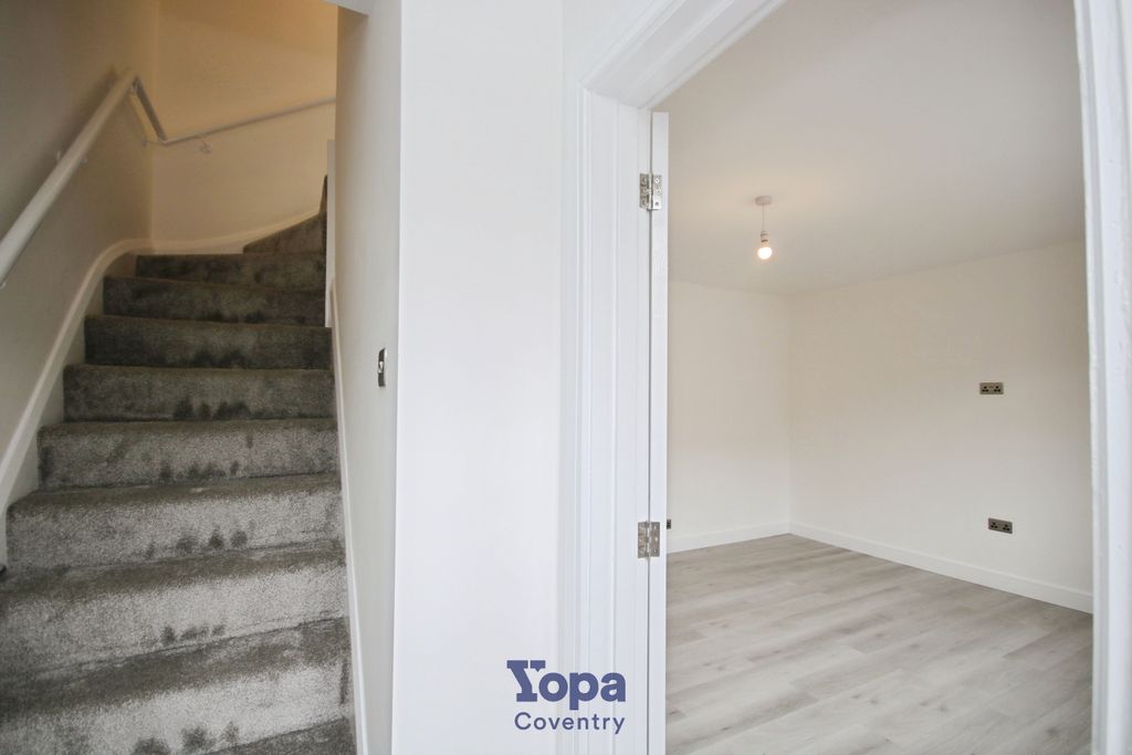 Property photo 3 of 21 Ec7Aaa71-Entrance 20Hall.Jpg