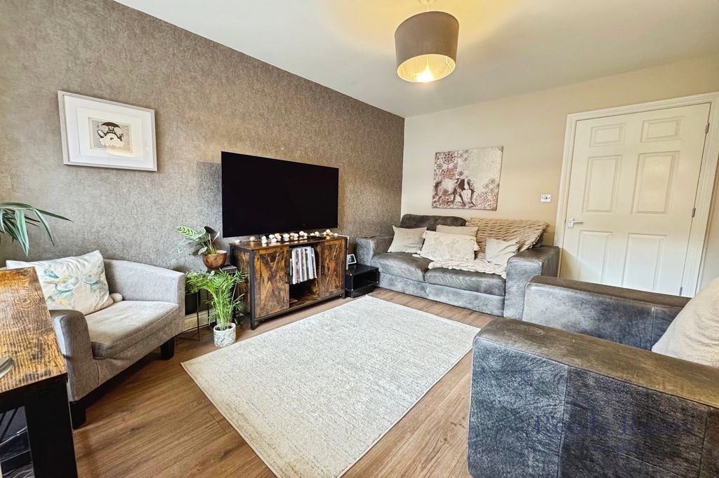 Property photo 3 of 17 Living Room