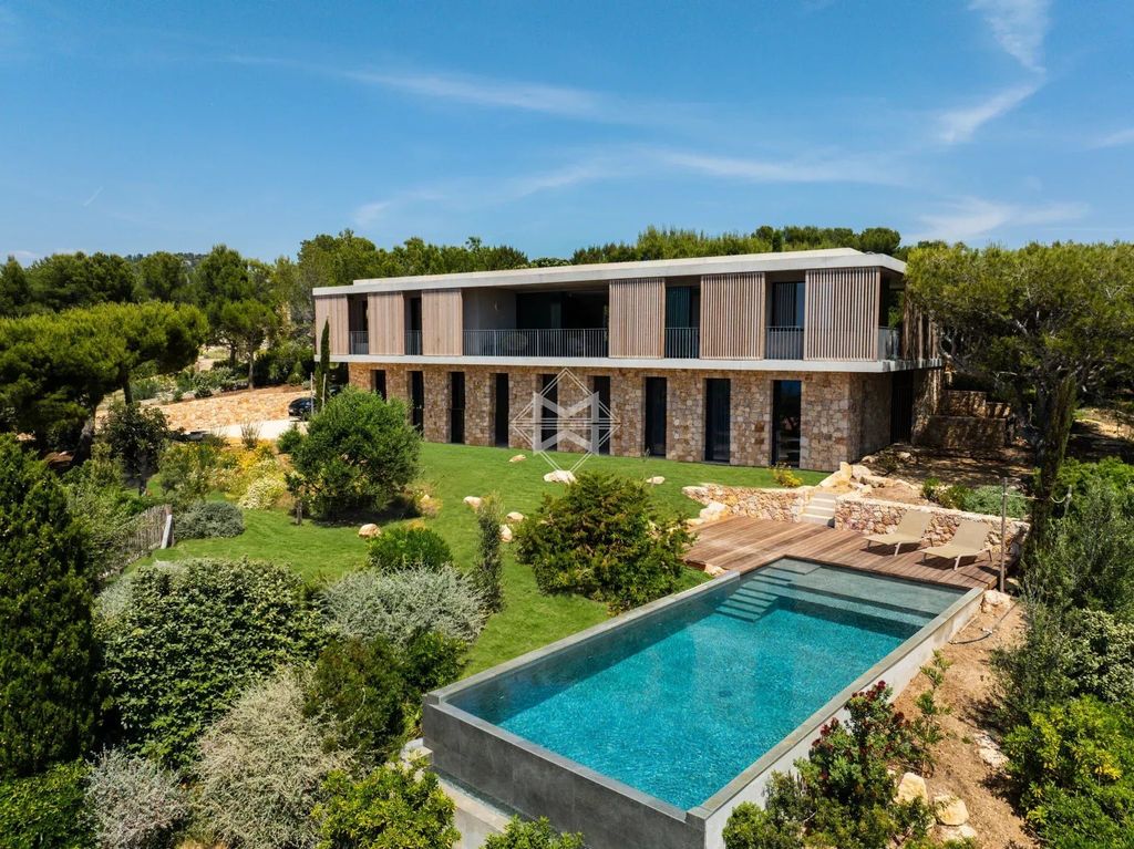 Property photo 1 of 17 Seafront Property With Panoramic Views And Direct Access To The Private Cove Of Domaine De Port d’Alon