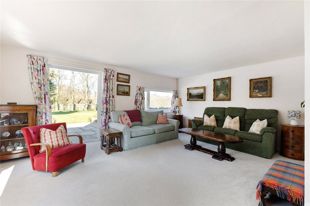 Property photo 3 of 22 Sitting Room