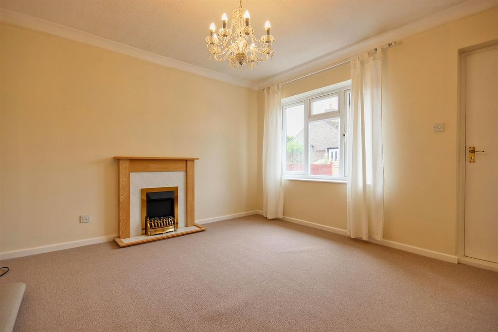 Property photo 2 of 13 Lounge