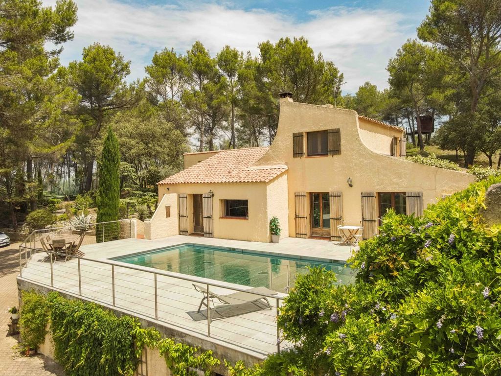 Property photo 2 of 24