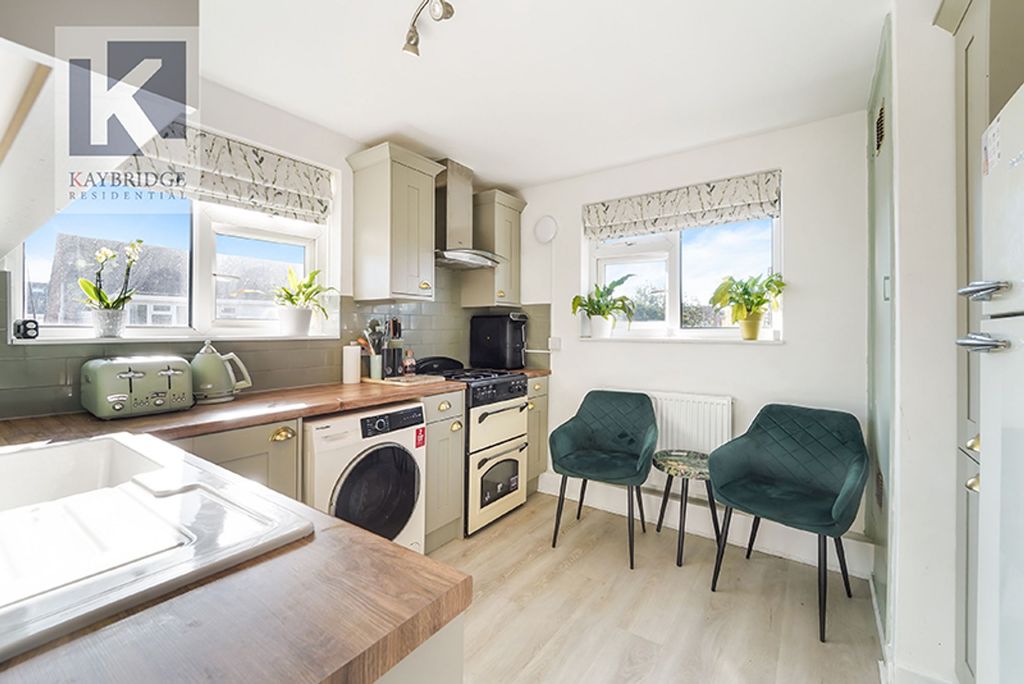 Property photo 3 of 9 Larkspur Way, Epsom - Kt19 9Ls