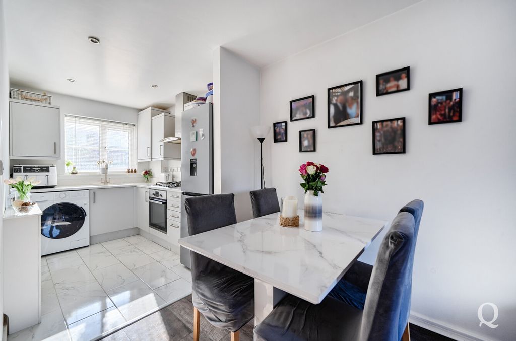 Property photo 3 of 24 Bac74066-Cadd-4Fb...