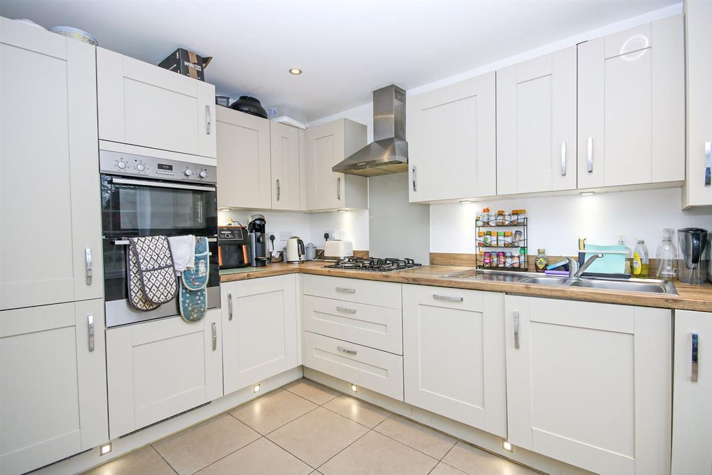 Property photo 2 of 18 15-Img_3637.Jpg