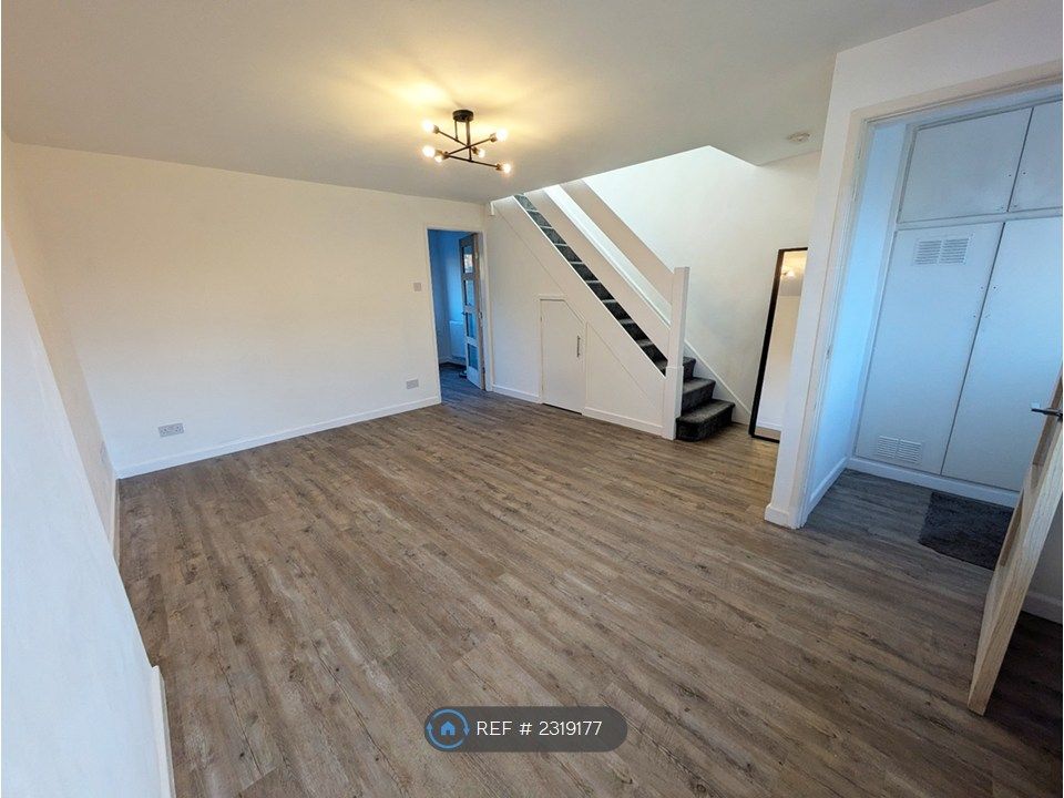 Property photo 2 of 28