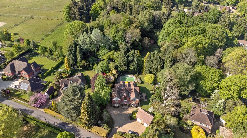 Property photo 2 of 31