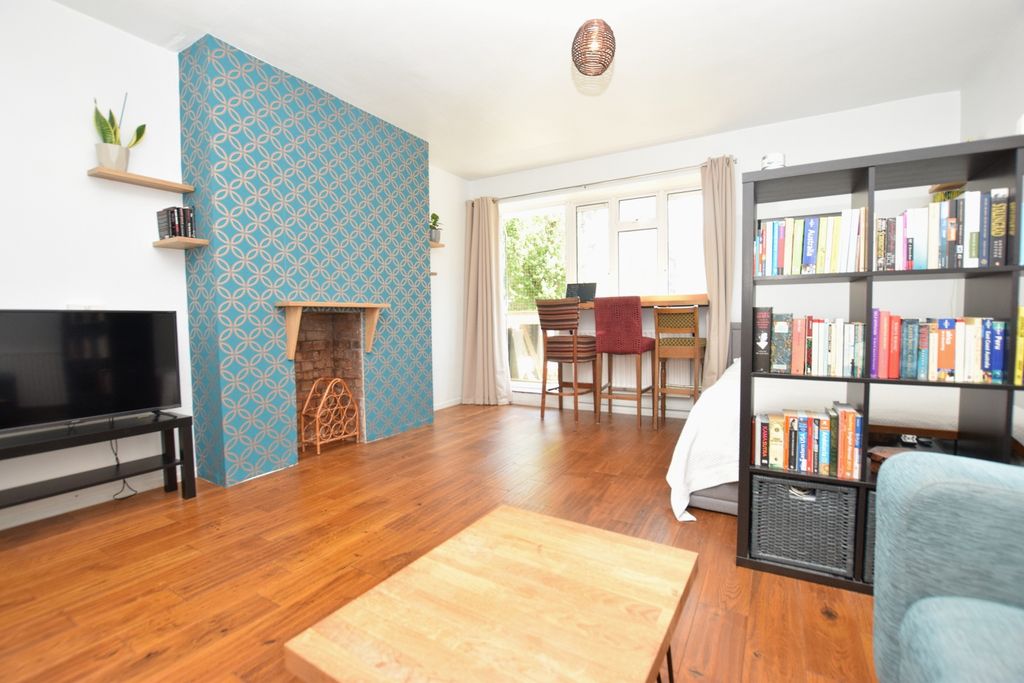 Property photo 1 of 4 Studio Room/ Rece...