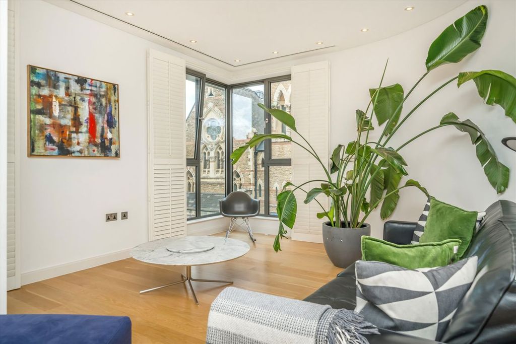 Property photo 3 of 10