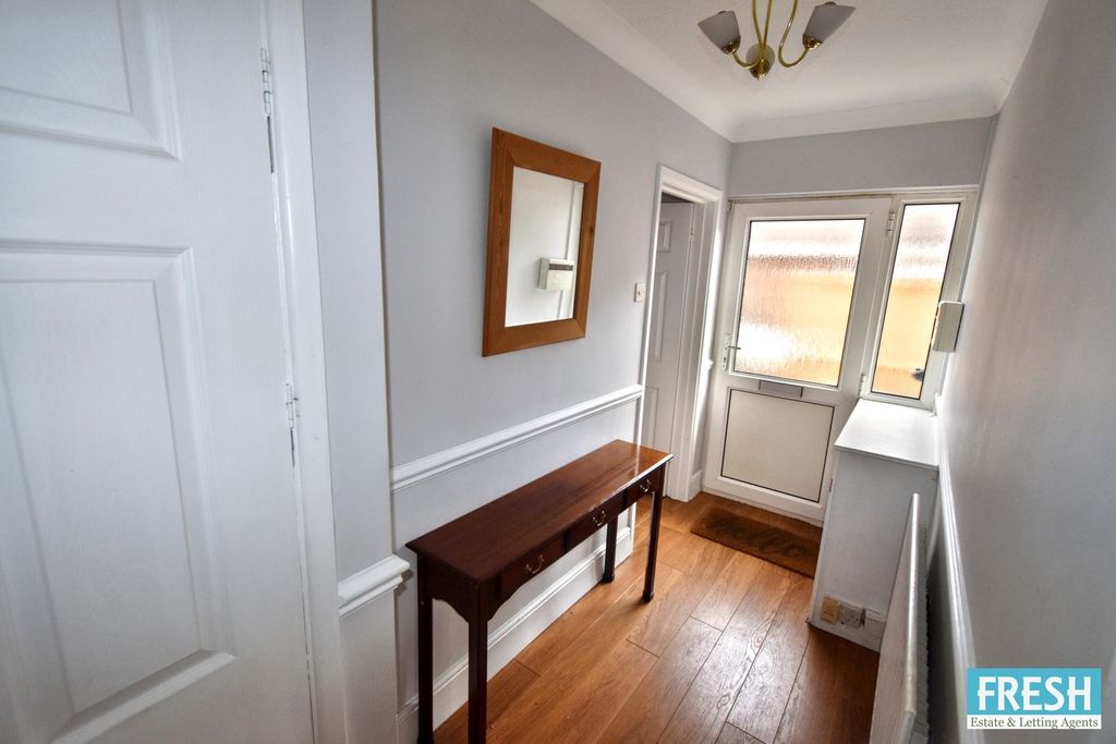 Property photo 2 of 27